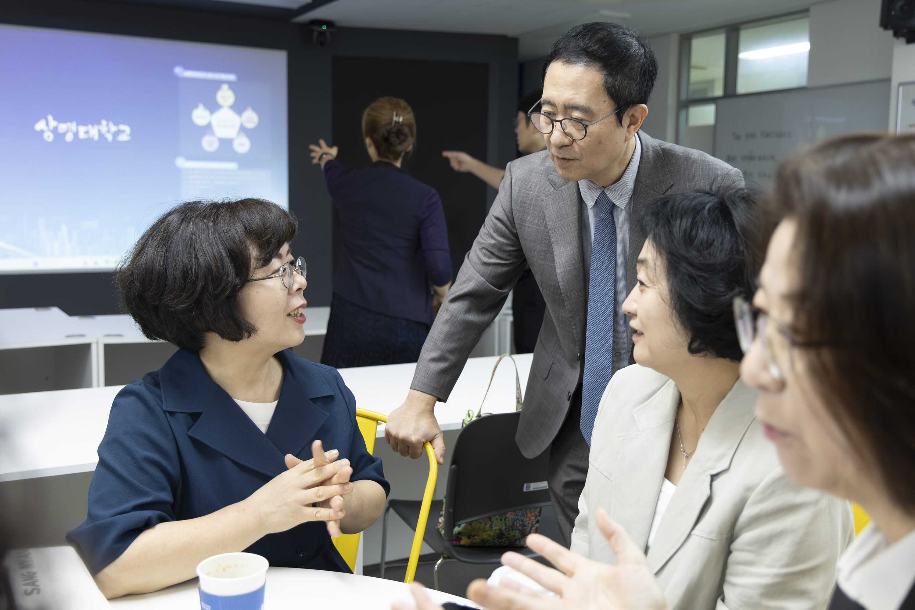 “챗GPT, 수업에 어떻게 쓰세요”... 매일 아침 8시, 캠퍼스를 깨우는 ‘굿모닝 AI’ 현장